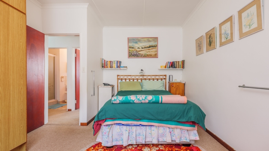 5 Bedroom Property for Sale in Struisbaai Western Cape